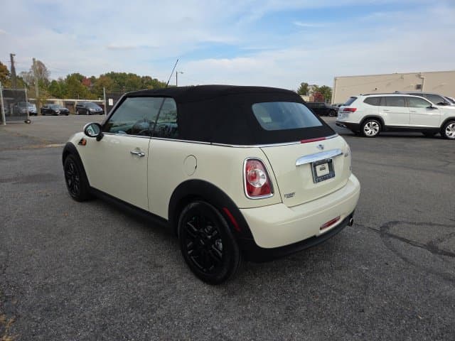 2015 MINI Cooper Base Photo in Lynchburg VA 24502