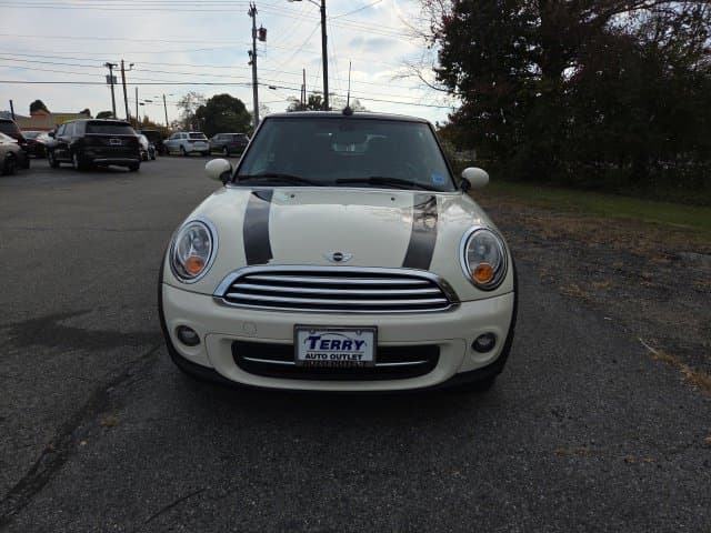 2015 MINI Cooper Base Photo in Lynchburg VA 24502