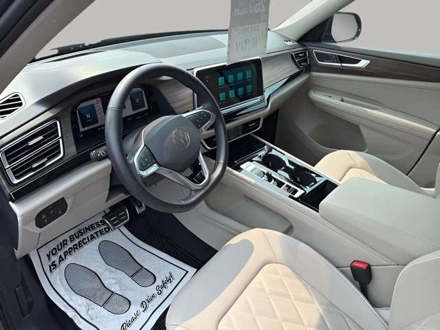 2025 Volkswagen Atlas 2.0T SEL Premium R-Line Photo in Lynchburg VA 24502