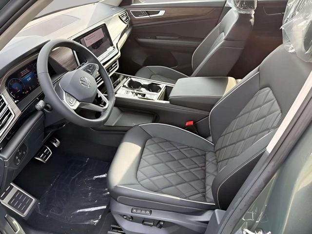 2026 Volkswagen Atlas 2.0T SEL Premium R-Line Photo in Lynchburg VA 24502