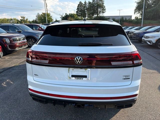 2026 Volkswagen Atlas Cross Sport 2.0T SEL R-Line Black Photo in Lynchburg VA 24502