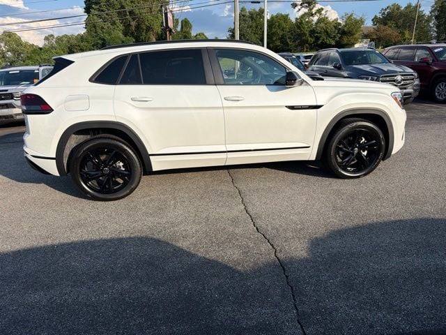 2026 Volkswagen Atlas Cross Sport 2.0T SEL R-Line Black Photo in Lynchburg VA 24502