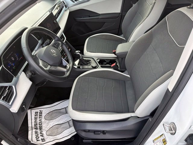 Pre-Owned 2025 Volkswagen Taos 1.5T SE - photo - 4