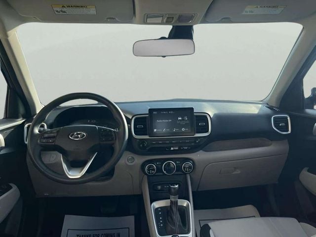 Pre-Owned 2025 Hyundai Venue SEL - photo - 10