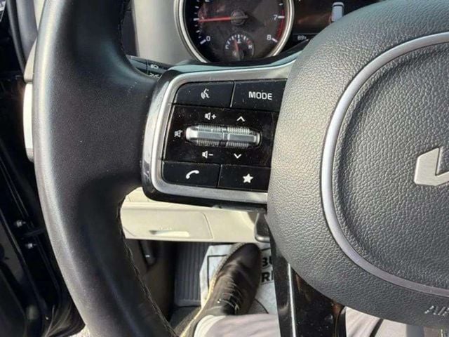 Pre-Owned 2024 Kia Carnival LX - photo - 27