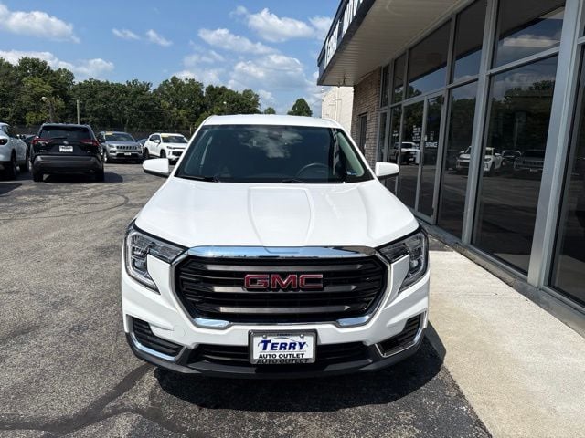 Pre-Owned 2024 GMC Terrain SLE - photo - 2