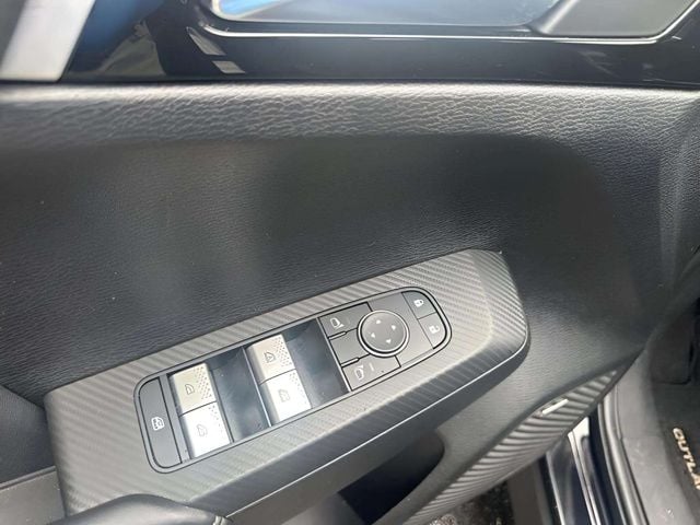 Pre-Owned 2025 Mitsubishi Outlander ES - photo - 16