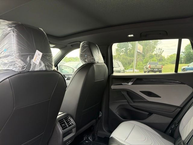 New 2026 Volkswagen Tiguan 2.0T SE R-Line Black - photo - 2