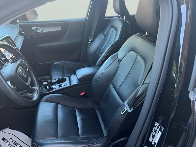 Pre-Owned 2023 Volvo XC40 B4 Core - photo - 8