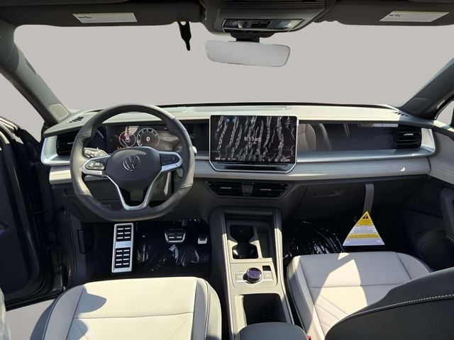 New 2026 Volkswagen Tiguan 2.0T SE R-Line Black - photo - 5