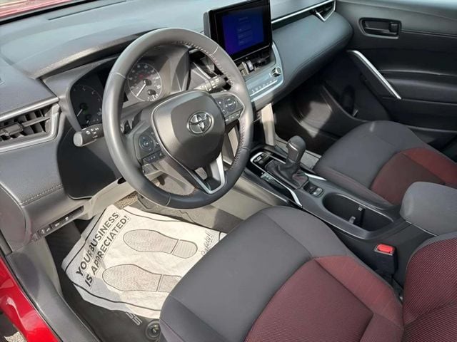 Pre-Owned 2024 Toyota Corolla Cross Hybrid XSE - photo - 19