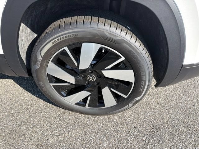 New 2026 Volkswagen Atlas Cross Sport SE w/Technology - photo - 9