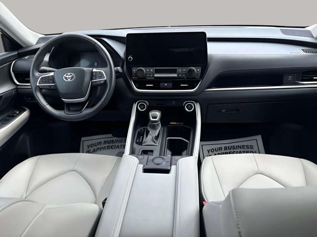 Pre-Owned 2024 Toyota Grand Highlander XLE - photo - 21