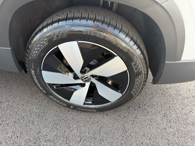 Pre-Owned 2025 Volkswagen Taos 1.5T S - photo - 28