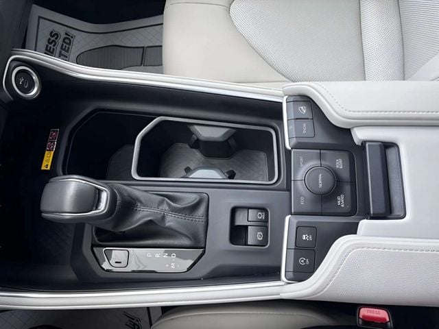 Pre-Owned 2024 Toyota Grand Highlander XLE - photo - 22