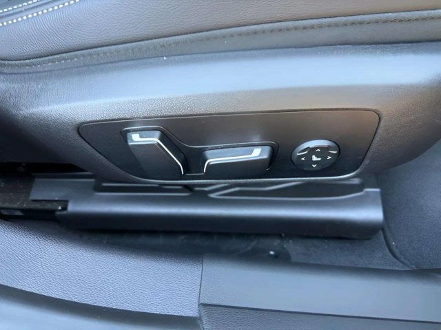 Pre-Owned 2024 BMW 3 Series 330i xDrive - photo - 7