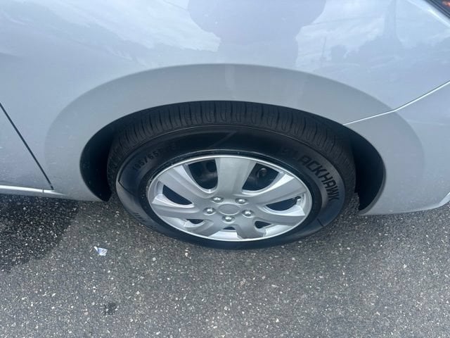 Pre-Owned 2025 Nissan Versa 1.6 S - photo - 13