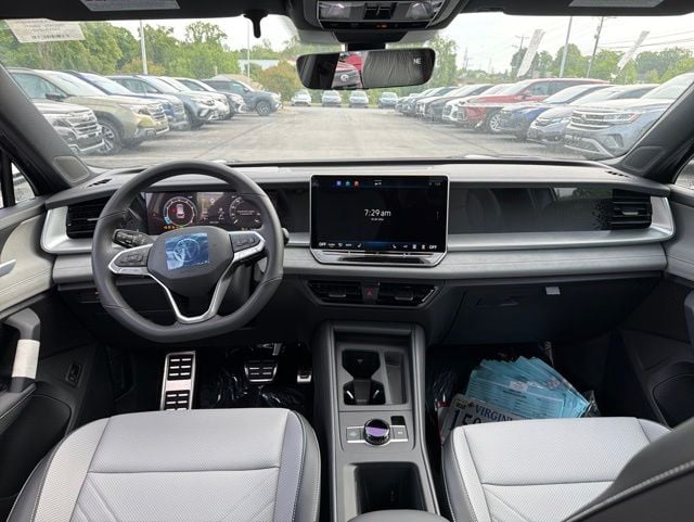 New 2026 Volkswagen Tiguan 2.0T SE R-Line Black - photo - 4