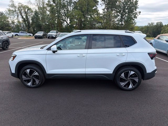 Pre-Owned 2025 Volkswagen Taos 1.5T SE - photo - 2