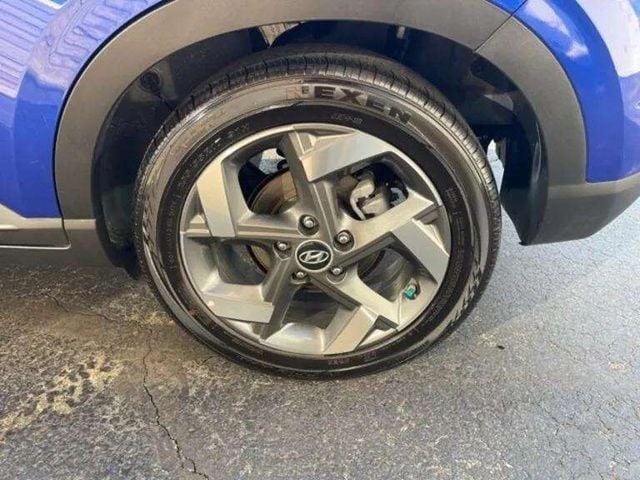 Pre-Owned 2025 Hyundai Venue SEL - photo - 12