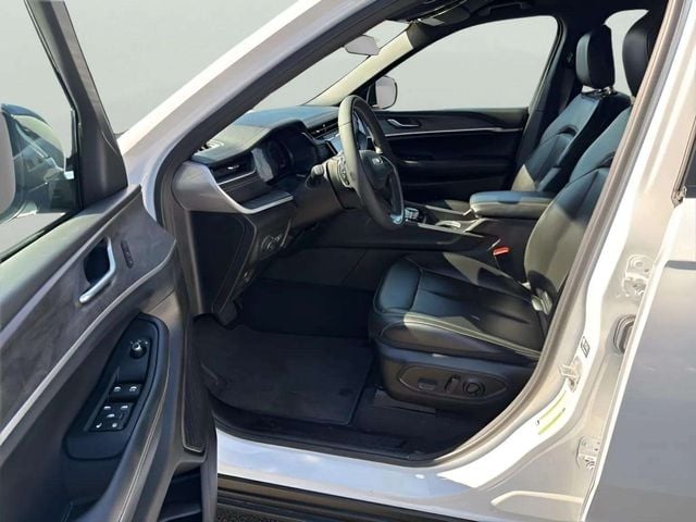 Pre-Owned 2025 Jeep Grand Cherokee Limited - photo - 8