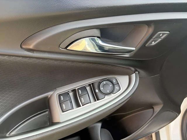 Pre-Owned 2023 Chevrolet Malibu LT - photo - 12