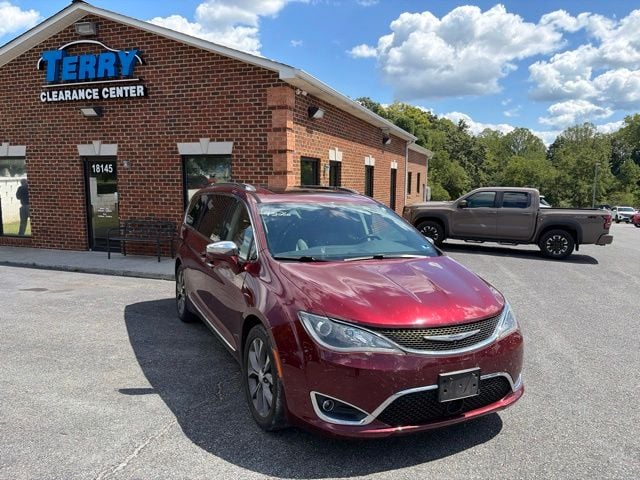 Pre-Owned 2017 Chrysler Pacifica Limited - photo - 0