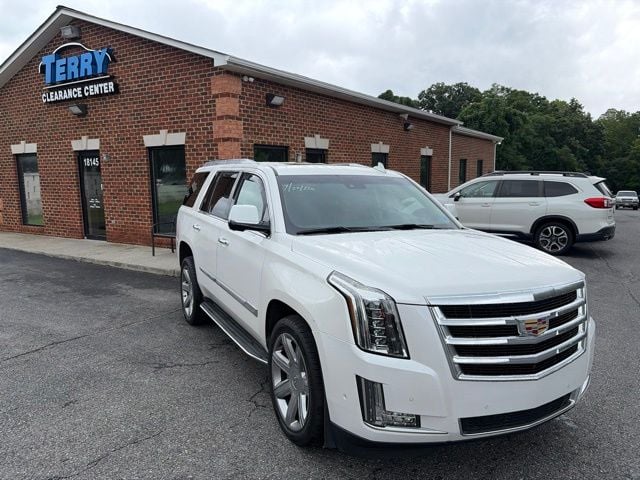 Pre-Owned 2019 Cadillac Escalade Luxury - photo - 0