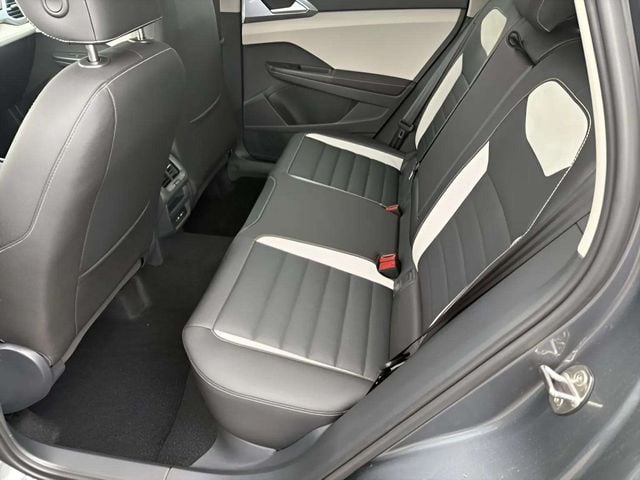 New 2026 Volkswagen Taos 1.5T SEL - photo - 8