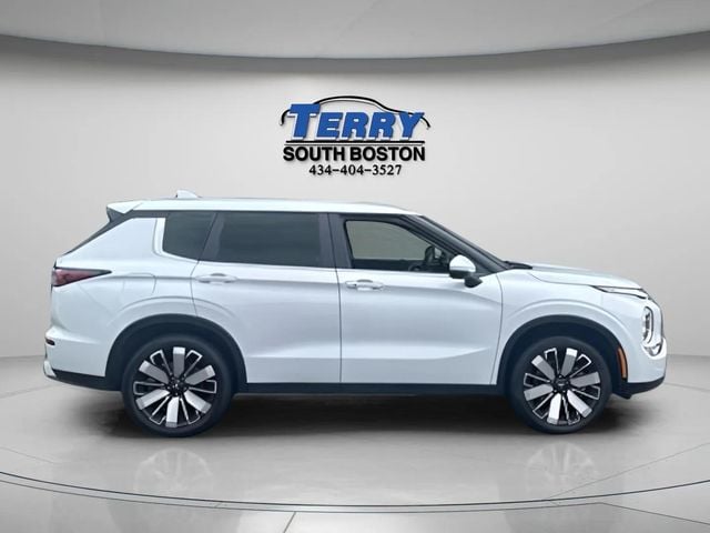 Pre-Owned 2025 Mitsubishi Outlander SE - photo - 0