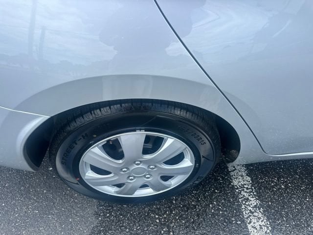 Pre-Owned 2025 Nissan Versa 1.6 S - photo - 16