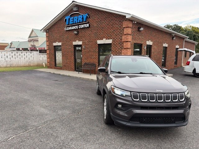 Pre-Owned 2022 Jeep Compass Latitude - photo - 0
