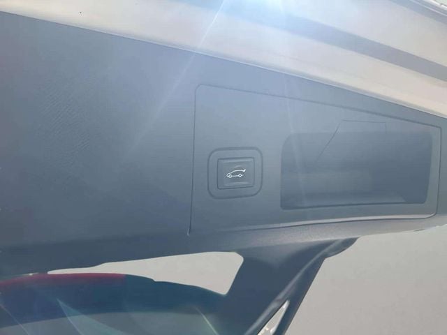 Pre-Owned 2018 Cadillac XT5 Platinum - photo - 8