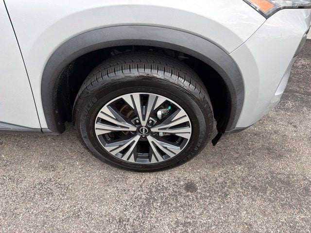 Pre-Owned 2023 Nissan Rogue SV - photo - 14