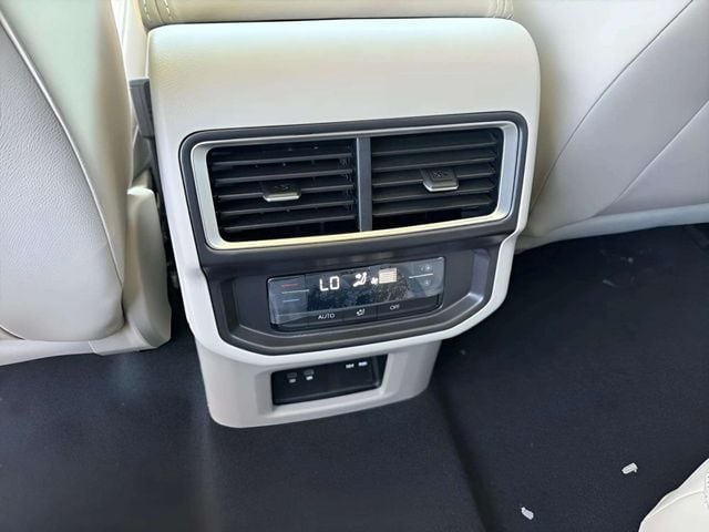 New 2026 Volkswagen Atlas 2.0T SE w/Technology - photo - 8