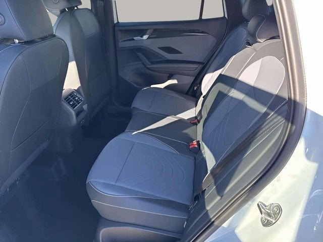 New 2026 Volkswagen Tiguan 2.0T SE R-Line Black - photo - 4