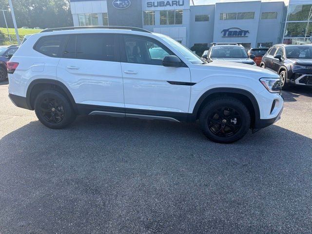 Pre-Owned 2025 Volkswagen Atlas 2.0T Peak Edition - photo - 0