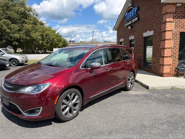 Pre-Owned 2017 Chrysler Pacifica Limited - photo - 1
