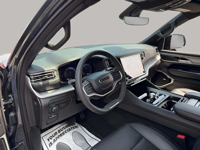 Pre-Owned 2025 Jeep Wagoneer Series III - photo - 31
