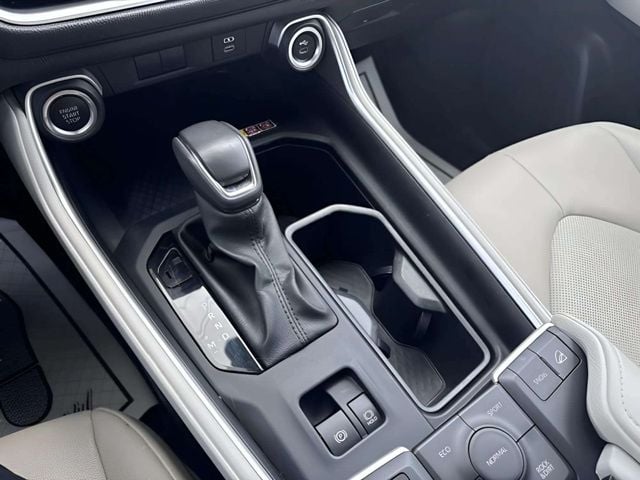 Pre-Owned 2024 Toyota Grand Highlander XLE - photo - 9