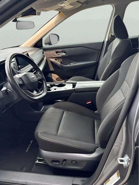 Pre-Owned 2025 Nissan Rogue SV - photo - 7