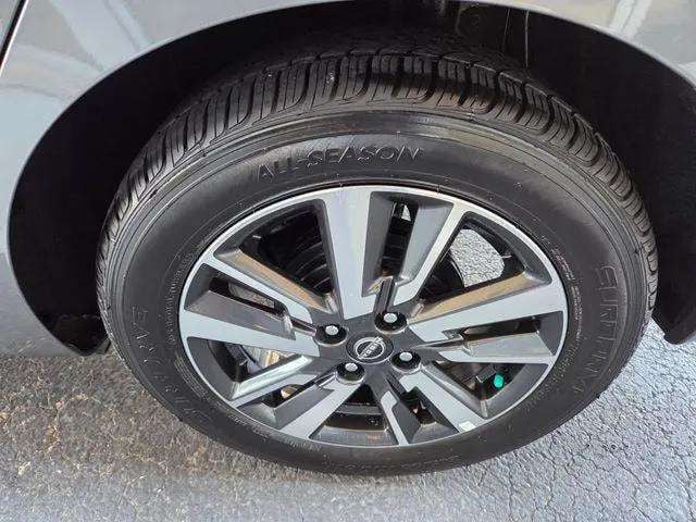 Pre-Owned 2025 Nissan Versa 1.6 SV - photo - 13