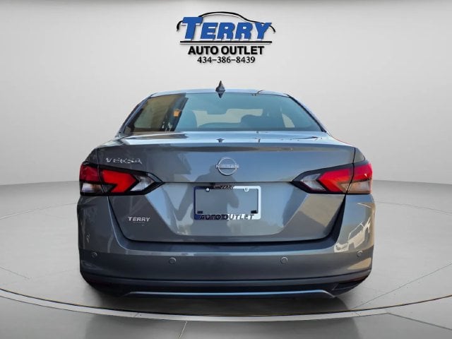 Pre-Owned 2025 Nissan Versa 1.6 SV - photo - 3