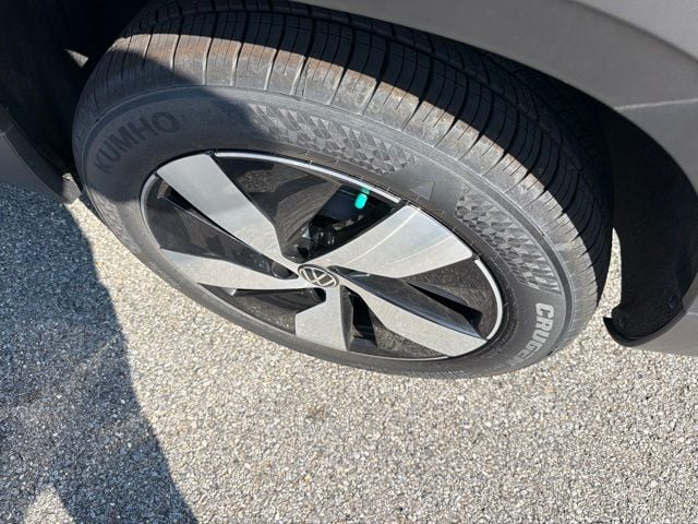 New 2026 Volkswagen Taos 1.5T S - photo - 9