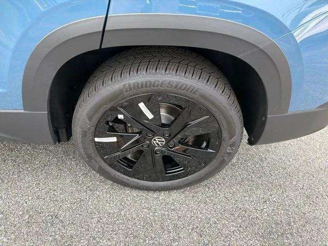 New 2026 Volkswagen Taos 1.5T SE - photo - 8