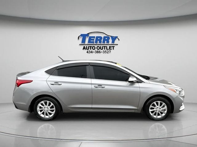 Pre-Owned 2022 Hyundai Accent SEL - photo - 0
