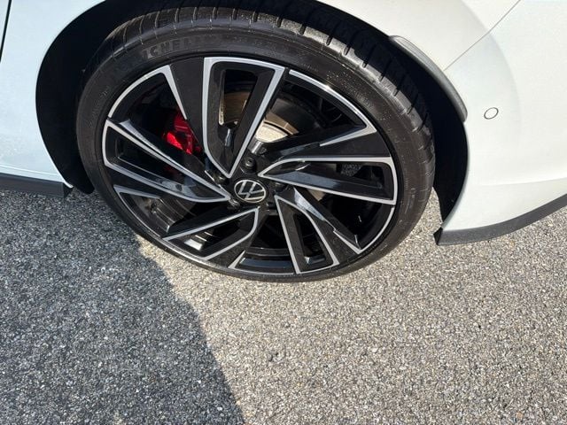Pre-Owned 2023 Volkswagen Golf GTI Autobahn - photo - 31