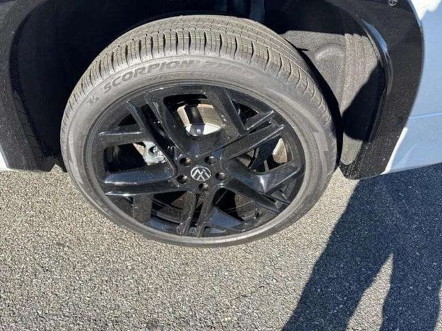 New 2026 Volkswagen Tiguan 2.0T SE R-Line Black - photo - 9