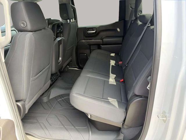 Pre-Owned 2024 Chevrolet Silverado 1500 Custom - photo - 3