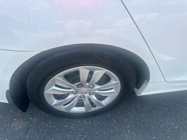 Pre-Owned 2012 Hyundai Sonata GLS - photo - 17